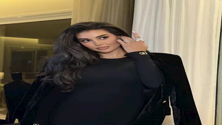 ياسمين صبري تتألق بإطلالة مميزة في أسبوع الموضة بباريس