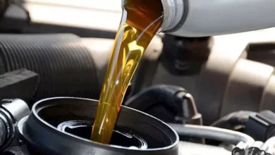 5 خطوات لاختيار زيت المحرك المناسب لسيارتك قبل التغيير