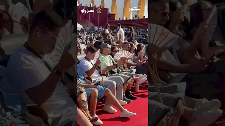 أحمد داوود يمازح المصورين: "مش هعرف أعيش من غيره" في مهرجان جديد 1 أحمد داوود يمازح المصورين: "مش هعرف أعيش من غيره" في مهرجان جديد
