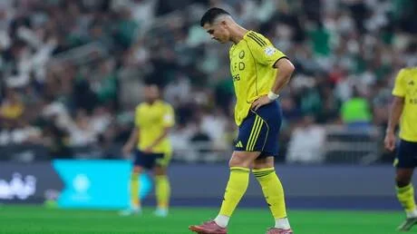 "أسطورة الهلال السعودي أحمد عطيف: يمكنه تسجيلها مصاباً بتمزق.. ويقلل من قيمة هاتريك رونالدو"