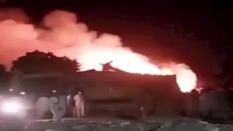 إخماد حريق في مخزن خرطة بالمنطقة الصناعية الثالثة بأكتوبر دون تسجيل إصابات