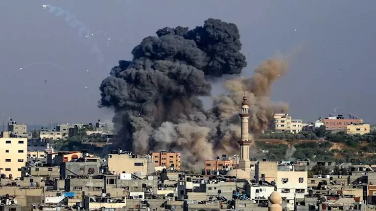 إصابة 4 فلسطينيين جراء قصف إسرائيلي على مدرسة غرب خان يونس