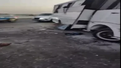 إصابة 5 أشخاص في حادث تصادم ثلاث سيارات على الطريق السياحي في الجيزة