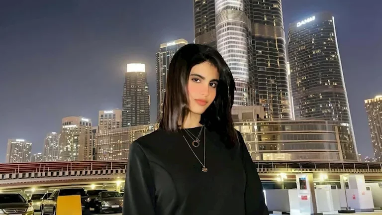 إطلالة أنيقة تجمع بين الدفء والجمال مع خبيرة الموضة ميار الحلوة