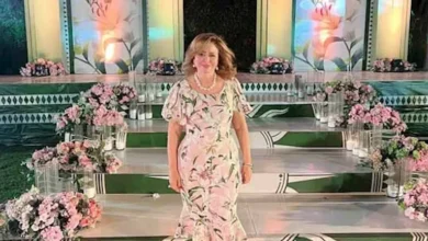إلهام شاهين بفستان وردي وأمينة خليل بالبالطو في أحدث لقطات النجوم