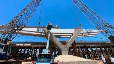الإعمار: تركيب الروافد الخرسانية للجسر النهري الثالث في مشروع ربط الطابقين المعلقين