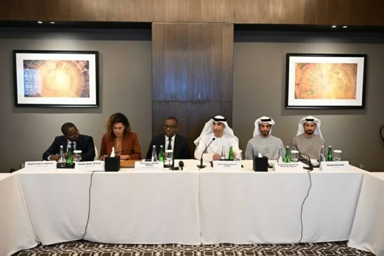 الإمارات وبنين تتعاونان لتعزيز الشراكات التجارية والاستثمارية
