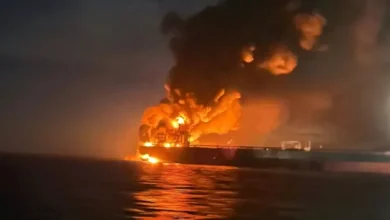 الحرس الثوري يعلن عن حريق في ناقلة نفط نتيجة اصطدام بلغم في مضيق هرمز