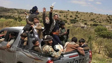 الحوثيون يفرضون حصاراً على مدينة تعز ويستولون على طريق عدن