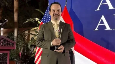 السفارة الأمريكية تمنح أحمد عصمت جائزة الحريات الرقمية والإعلامية