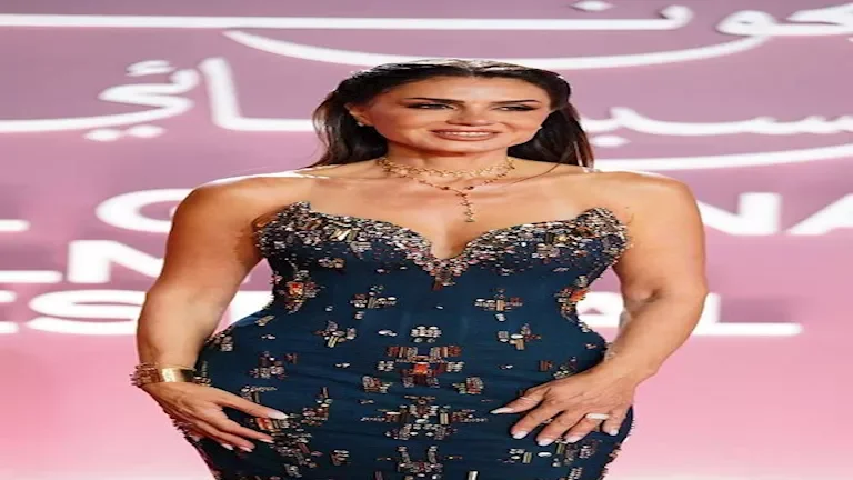 الكب يهيمن على إطلالات النجمات في الريد كاربت بـ 25 صورة بارزة