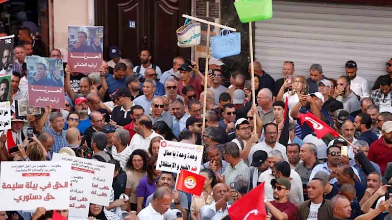 تونس: مظاهرات حاشدة ضد حكم قيس سعيد في الشوارع | صور
