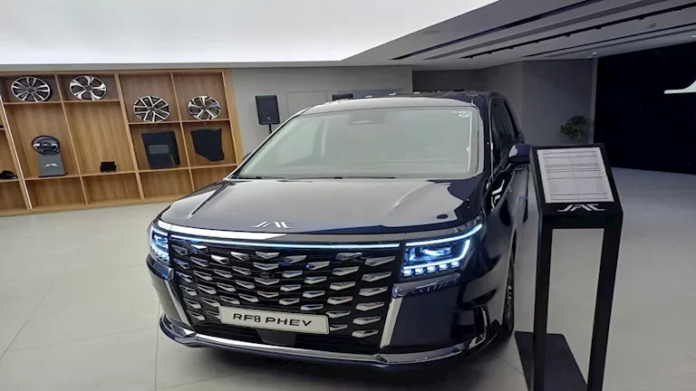 جاك RF8 الهجينة تصل مصر: هل تنافس BYD M9 في فئة MPV؟
