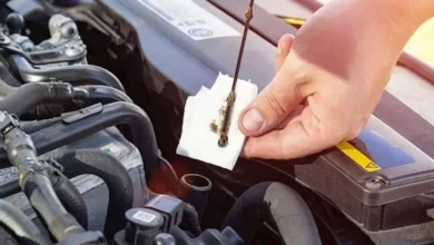 خطوات بسيطة للمبتدئين لقياس زيت محرك السيارة بشكل صحيح