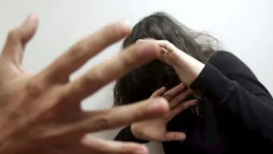 "زوج يقتل زوجته حنان بعد وعد بحياة جديدة ويهرب مع طفلتهما"