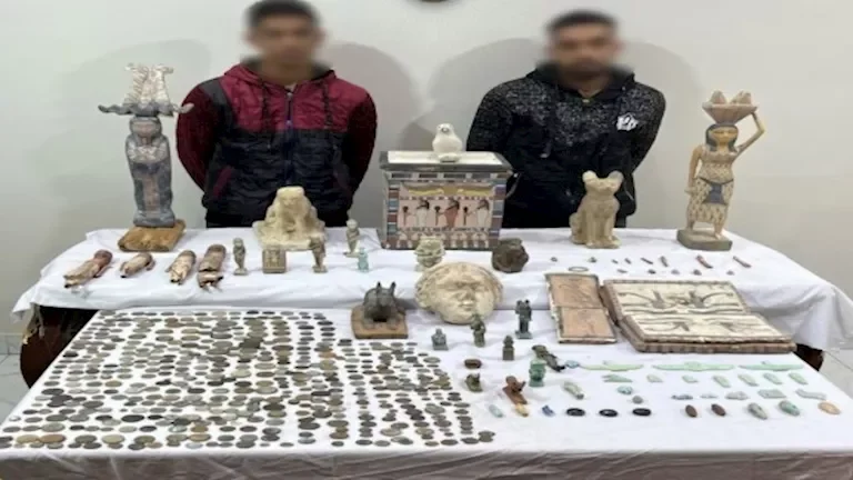 سقوط تاجري آثار في المنيا وضبط 521 قطعة أثرية بحوزتهما
