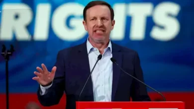 سيناتور أمريكي: الإدارة الأمريكية تخفي تأثيرات حرب إيران
