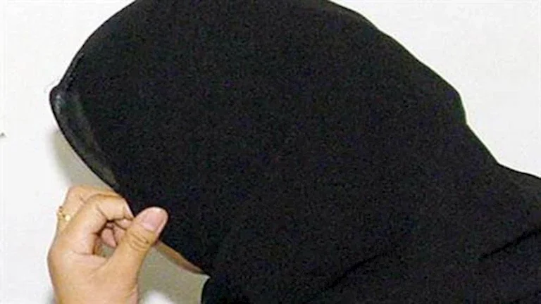 ضبط خادمة بتهمة سرقة هاتف و10 آلاف جنيه من شقة شقيقة الفنانين عمرو وأحمد سعد