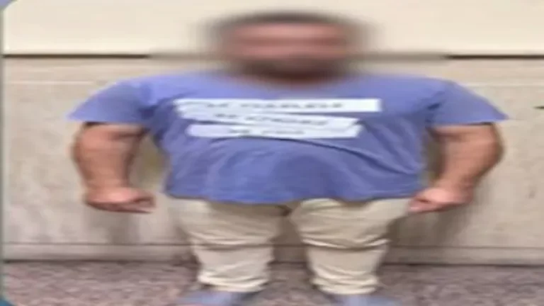 ضبط متهم في المطرية بعد ظهوره في فيديو يرتكب فعلاً غير لائق داخل ميني باص