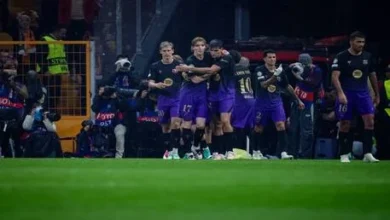 غلطة سراي يحقق هدفًا مفاجئًا في شباك برشلونة (فيديو)