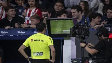 "فضيحة" تسبق الكلاسيكو.. تلفزيون ريال مدريد يتهم لاعبي برشلونة بالتأثير على قرارات التحكيم