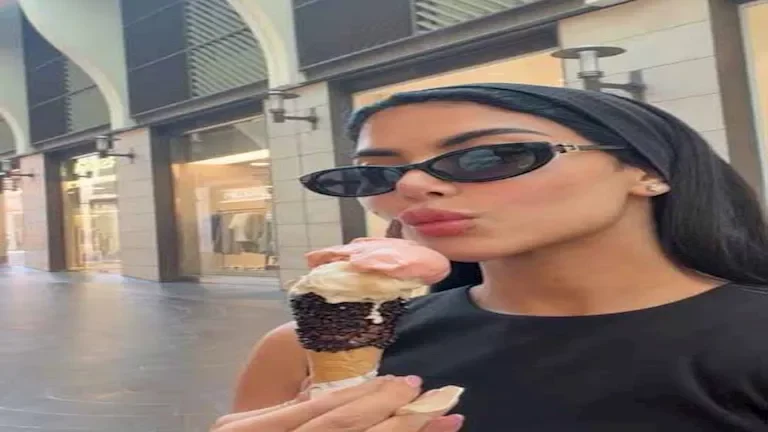 كارولين عزمي تستعرض إطلالاتها الصيفية بـ 20 صورة ساحرة على البحر