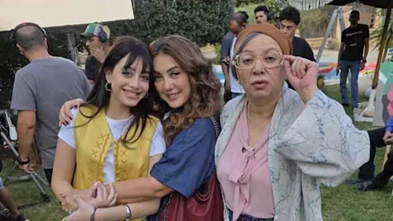 كندة علوش تشارك 17 صورة من كواليس مسلسل خمسين/خمسين