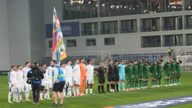 لاعبو منتخب إيرلندا يمتنعون عن مصافحة نظرائهم الإسرائيليين ويخفضون رؤوسهم خلال عزف النشيد الوطني الإسرائيلي