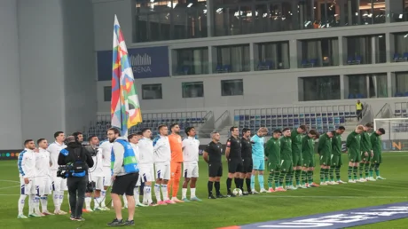 لاعبو منتخب إيرلندا يمتنعون عن مصافحة نظرائهم الإسرائيليين ويخفضون رؤوسهم خلال عزف النشيد الوطني الإسرائيلي