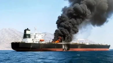 مقذوف مجهول يُصيب ناقلة في مضيق هرمز ويتسبب بأضرار في غرفة المحركات