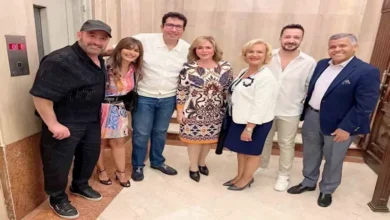 منة فضالي تنشر صوراً مع إلهام شاهين وهاني رمزي خلال زيارة أحمد السقا