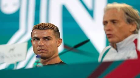 مورغان يكشف سر غضب رونالدو ورحيله عن معسكر البرتغال محذراً من الأسوأ (فيديو)
