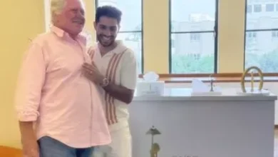 مينا مسعود يرسل رسالة إلى حسين فهمي بعد لقائهما- صورة