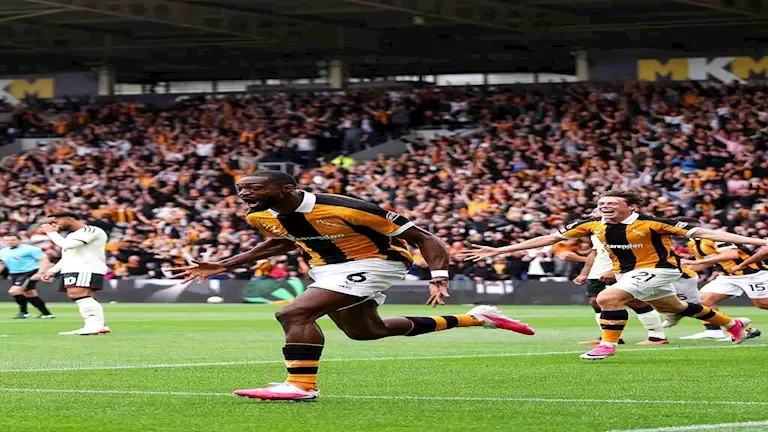 نجم الدوري الإنجليزي ينجو من حادث خطير.. تفاصيل الحادثة 1 نجم الدوري الإنجليزي ينجو من حادث خطير.. تفاصيل الحادثة
