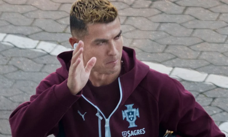 نجم برشلونة السابق يدعم كريستيانو: يستحق وداعاً يليق بمكانته