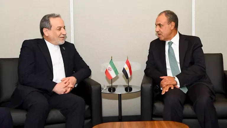 وزير الخارجية العراقي يطالب نظيره الإيراني بتهدئة التوترات الإقليمية